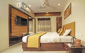 Hotel Kashvi